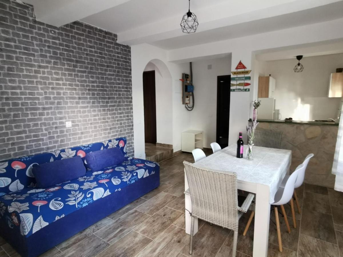 Kuca Za Odmor Obitelji Pedisic Villa Banj Buitenkant foto