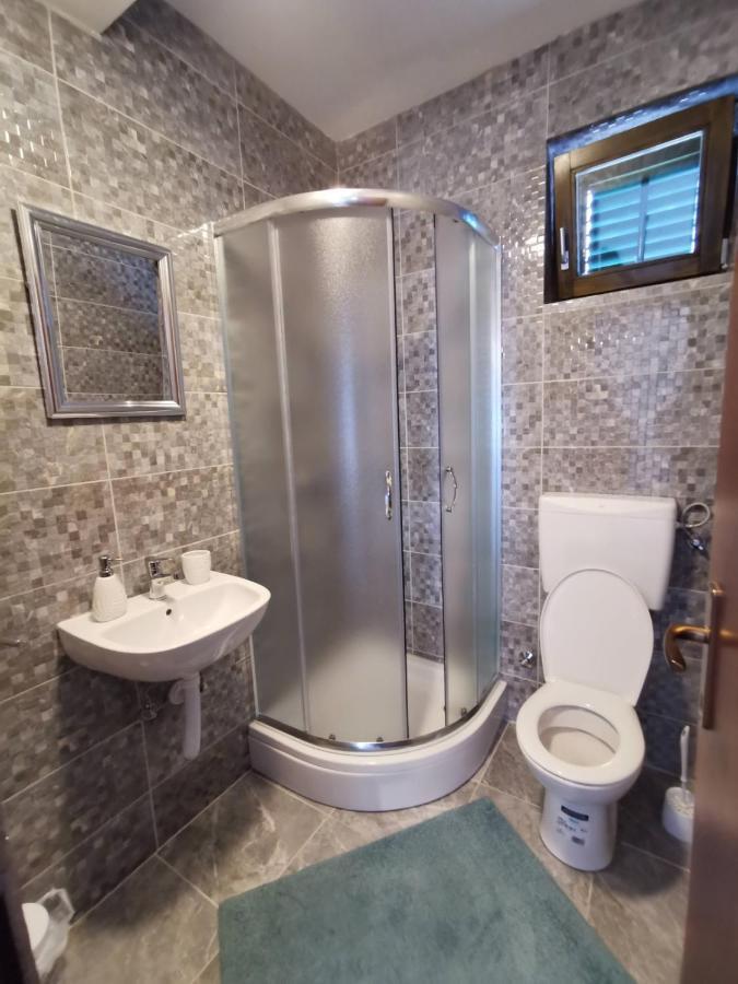 Kuca Za Odmor Obitelji Pedisic Villa Banj Buitenkant foto